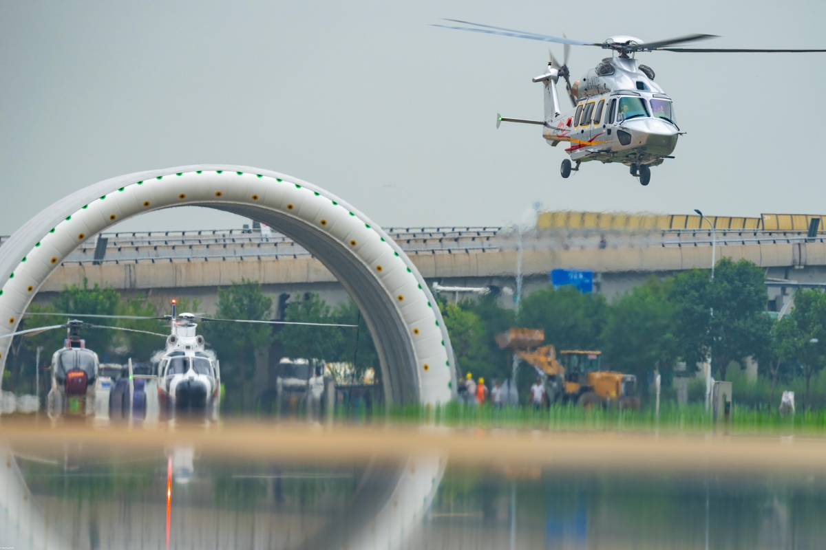 AC352举行航行预演 摄影：：：岳书华